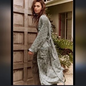 FREE PEOPLE Intimately Oasis House Robe in Stone Combo Size xs/S